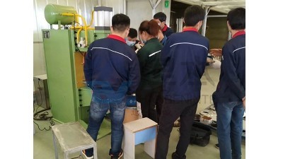 焊本在聊城客戶公司安裝調(diào)試中頻點(diǎn)焊機(jī)